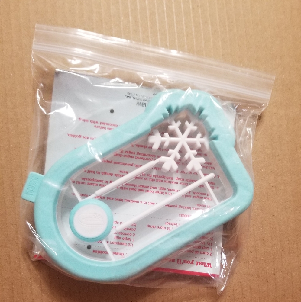 Sweet Creations gift tag cookie cutter with snowflake, comfort grip